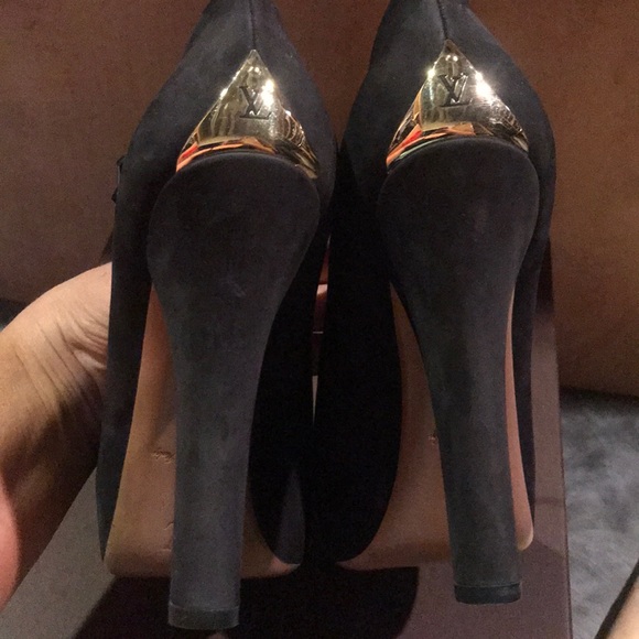 Louis Vuitton maryjane heels! Holiday! - Picture 4 of 7